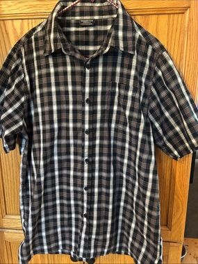 Black and White Plaid Short-Sleeve Button-Down Shirt